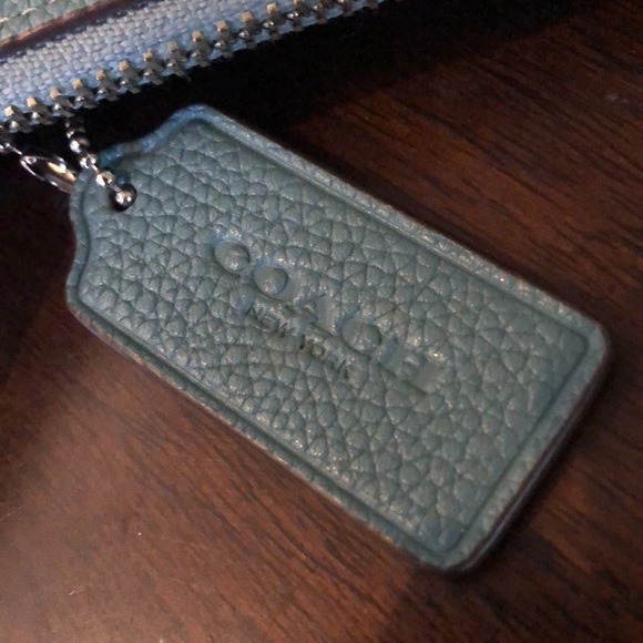 🩵 Coach pebbled leather crossbody bag with detachable strap, zipper pockets - Picture 7 of 17